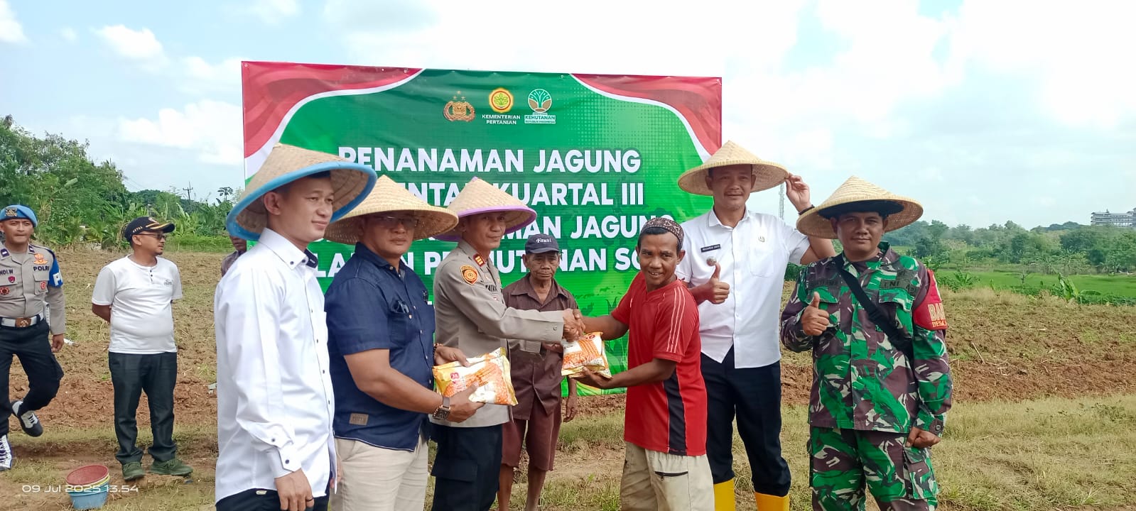penanaman-jagung-serentak-kuartal-iii-di-lahan-perhutanan-sosial